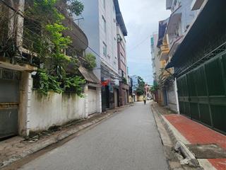 Gia đình cần bán nhà dt 136m2, phố giang biên, long biên, hà nội, không quy hoạch không lỗi lầm gì