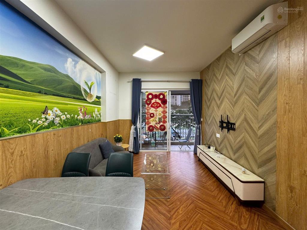 Chính chủ cần bán căn hộ 3 phòng ngủ block d tầng 2 83m2 hướng đông view sân bóng 5 tỷ 290
