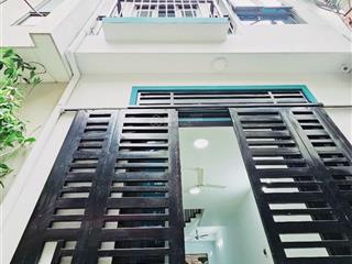 Cực hiếm nhà bán 52m2 5 tầng ô tô qua quận tây hồ, nhà đẹp phân lô đi bộ ra hồ tây, giá  13.7 tỷ