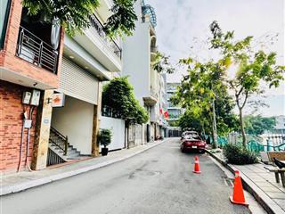 Bán nhà biệt thự sân vườn phường quảng an tây hồ, 168m2 mặt tiền 11.3m ô tô vào nhà, giá 49.99 tỷ