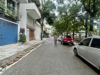Mảnh đất lô góc cạnh sunshine tây hồ, 140m2 mặt tiền 6.8m, ô tô qua nhà kinh doanh, giá 28.5 tỷ