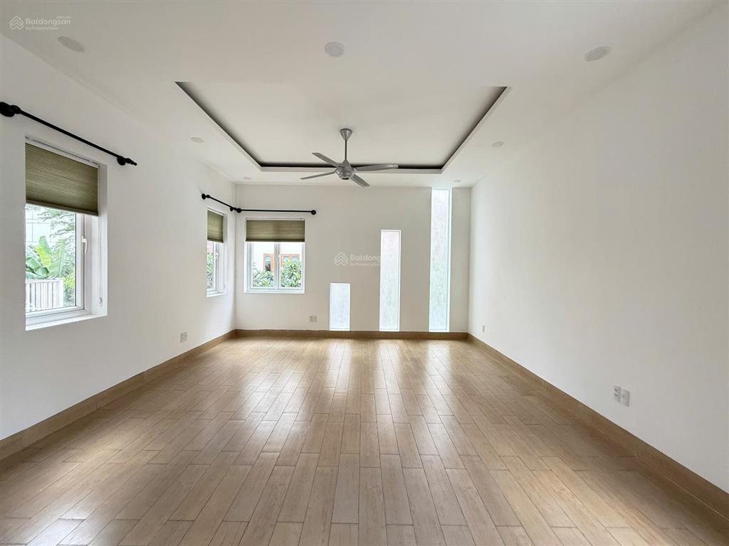 Cho thuê biệt thự trung tâm phường thảo điền, quận 2.  0911 383 ***