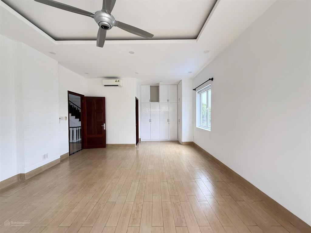 Cho thuê biệt thự trung tâm phường thảo điền, quận 2.  0911 383 ***