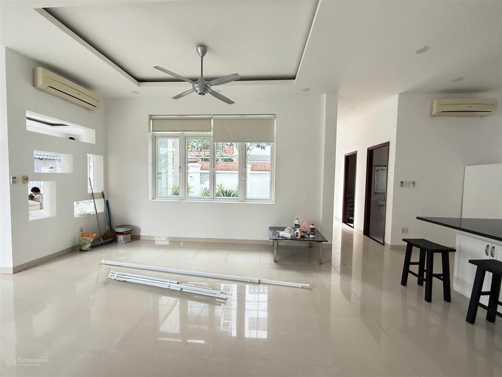 Cho thuê biệt thự trung tâm phường thảo điền, quận 2.  0911 383 ***