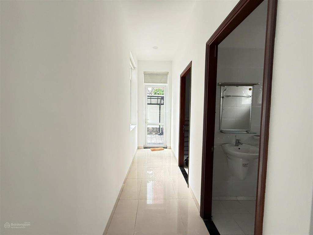 Cho thuê biệt thự trung tâm phường thảo điền, quận 2.  0911 383 ***