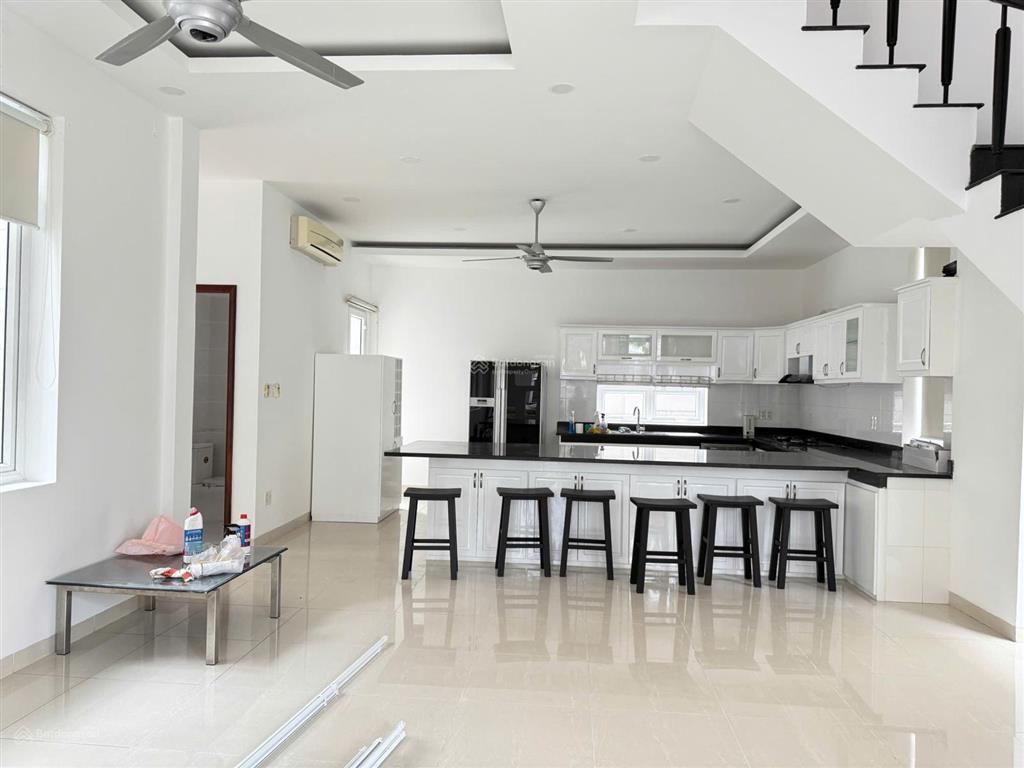 Cho thuê biệt thự trung tâm phường thảo điền, quận 2.  0911 383 ***
