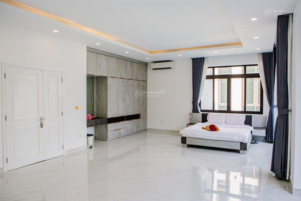 Cần cho thuê biệt thự đường nguyễn văn hưởng, phường thảo điền, quận 2.  0911 383 ***