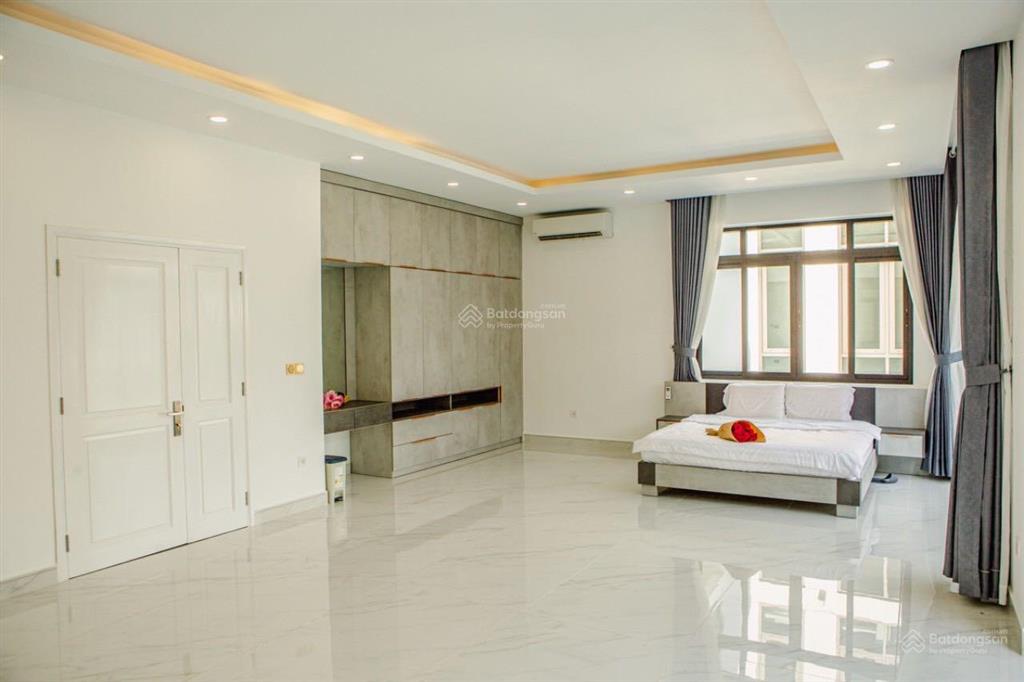 Cần cho thuê biệt thự đường nguyễn văn hưởng, phường thảo điền, quận 2.  0911 383 ***