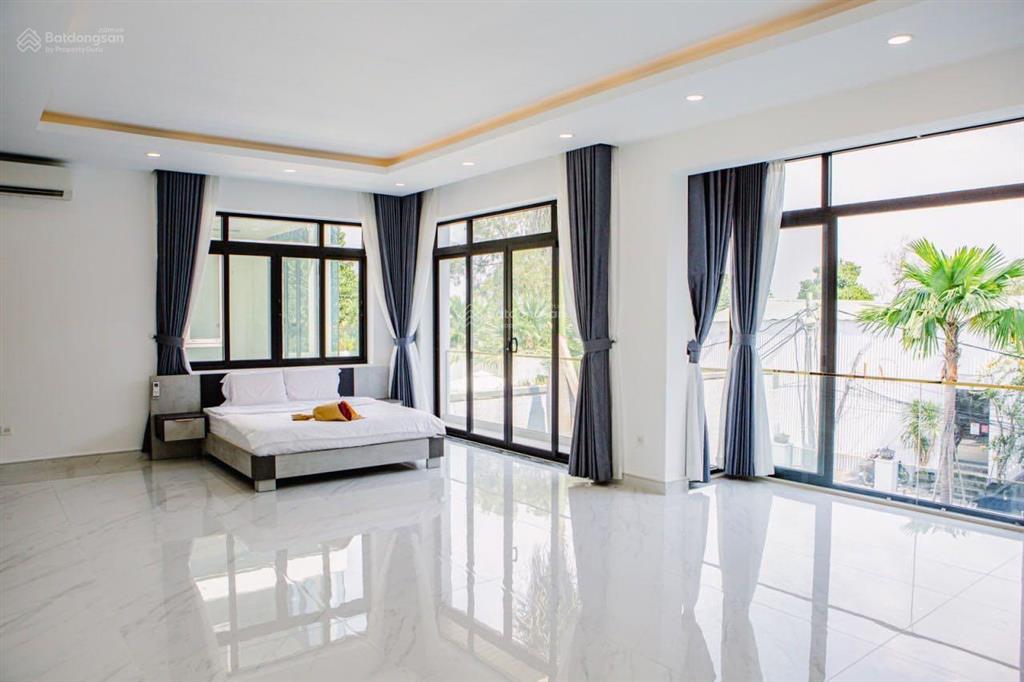 Cần cho thuê biệt thự đường nguyễn văn hưởng, phường thảo điền, quận 2.  0911 383 ***