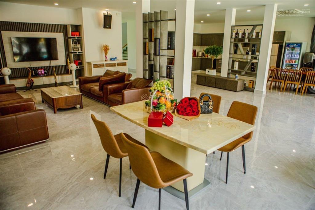 Cần cho thuê biệt thự đường nguyễn văn hưởng, phường thảo điền, quận 2.  0911 383 ***
