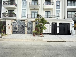 Cho thuê biệt thự 4 phòng ngủ, khu đường nguyễn hoàng, phường an phú, quận 2.  0911 383 ***