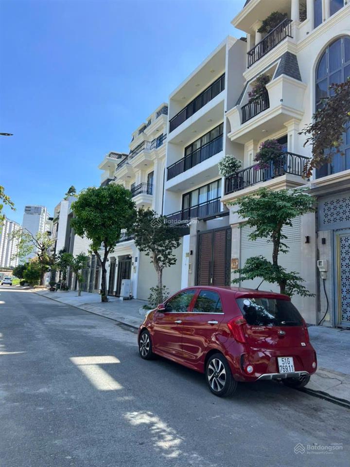 Cho thuê biệt thự 4 phòng ngủ, khu đường nguyễn hoàng, phường an phú, quận 2.  0911 383 ***