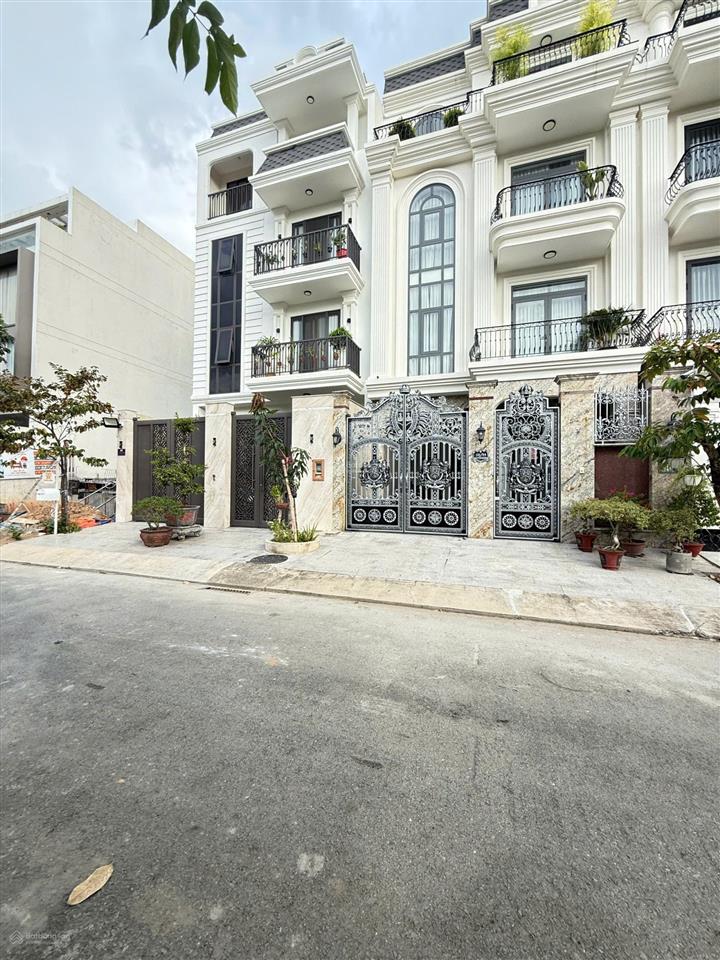 Cho thuê biệt thự 4 phòng ngủ, khu đường nguyễn hoàng, phường an phú, quận 2.  0911 383 ***