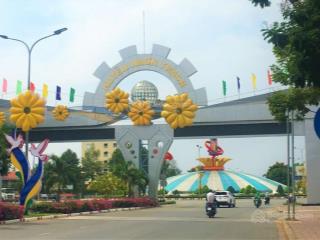 Đẹp nhất  hiếm hoi  rẻ nhất. 5.2 ha mặt tiền đường hùng vương, nhơn trạch. hậu giáp sông ông kèo