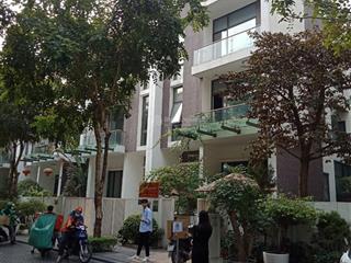 Bán gấp bt yên hòa lão thành cách mạng trần kim xuyến, dt 400mx4t, căn góc 2 mặt tiền vô cùng đẹp