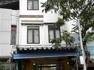 Vị trí đắc địa 11 nguyễn tường phổ sát đường hoàng thị loan giá chỉ 5,5 tỷ 4 tầng 1 tum