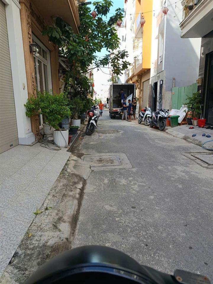 Cần bán nhà 1trệt 2lầu sân thượng, dt 4x14m 2 lầu gồm 4pn giá bán 6.35 tỷ, khách cần  0917 631 ***