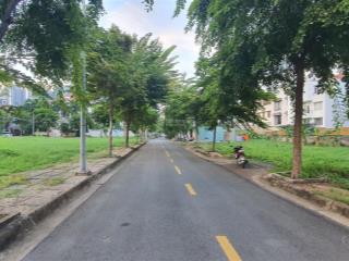 Bán gấp nền biệt thự góc 2mt gần sông, huy hoàng thạnh mỹ lợi , dt 13x20m, đối diện công viên