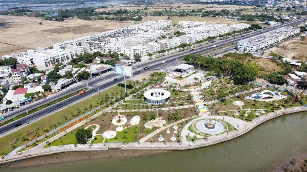 Bán nhà phố thương mại 1 trệt 3 lầu thuộc kđt bà rịa citygate mặt tiền quốc lộ 51