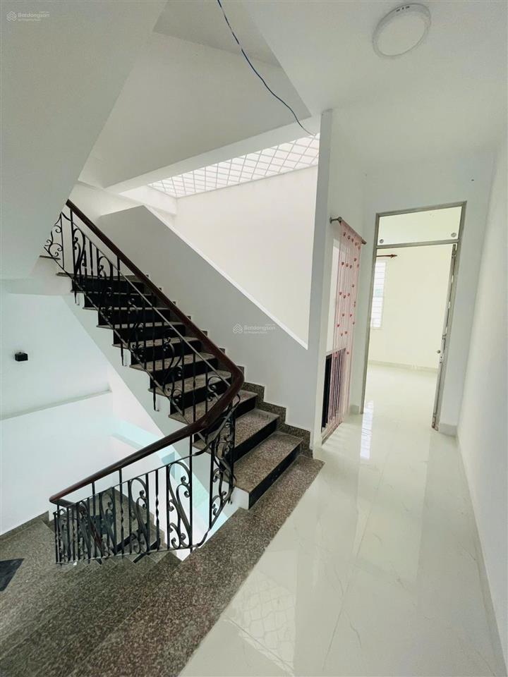 Chính chủ gửi bán nhà phố 4 tầng mặt tiền đường 20m, phú mỹ, q7 |90m2|15,xt|