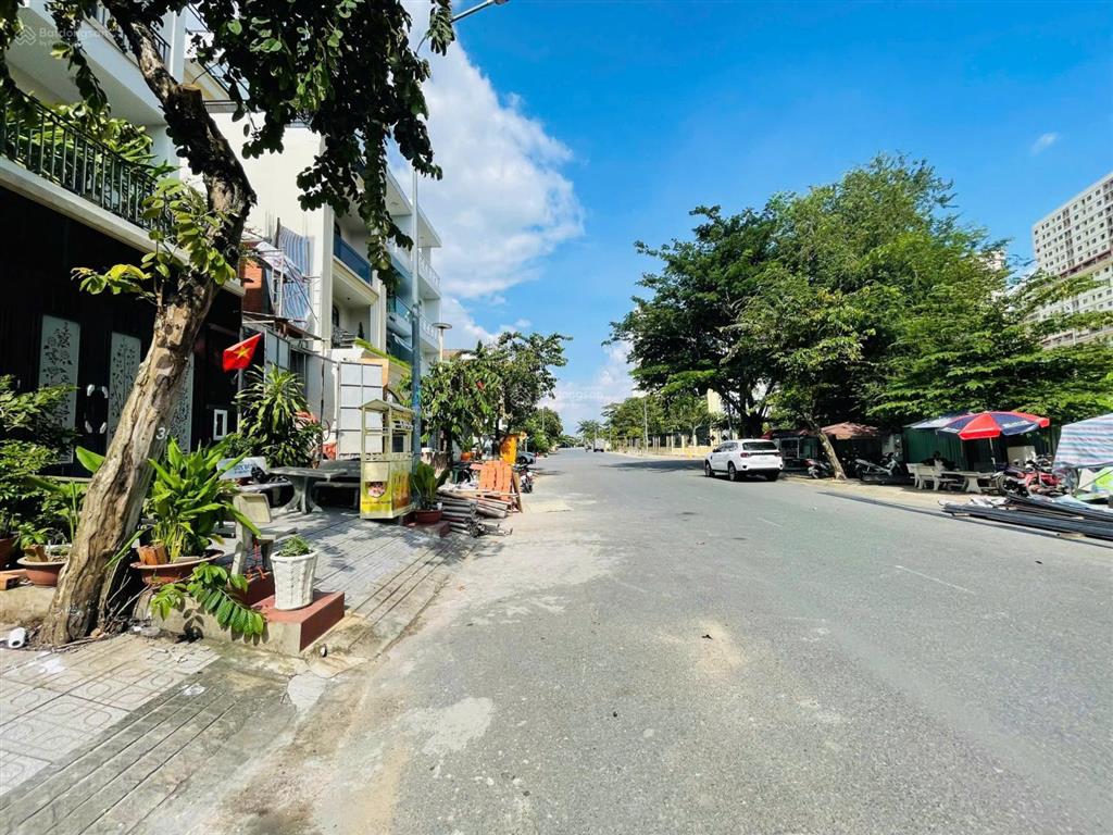 Chính chủ gửi bán nhà phố 4 tầng mặt tiền đường 20m, phú mỹ, q7 |90m2|15,xt|