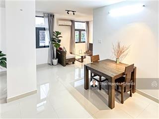 Chdv 1 phòng ngủ 1 phòng khách sofa cửa sổ trời ngay cầu công lý phú nhuận.