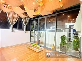 Căn 1 phòng ngủ 1 phòng khách  2 ban công full nội thất ngay cầu hoàng hoa thám quận 1