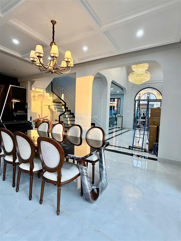 Bán villa châu âu có hồ bơi nam hồ đà lạt mới xây