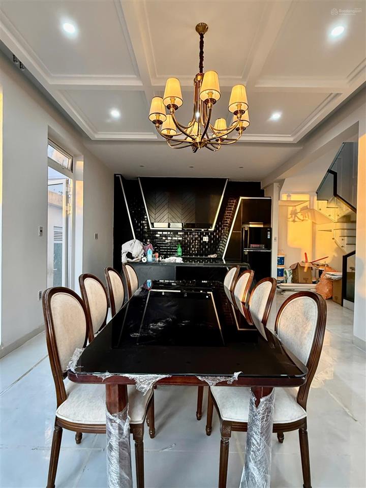 Bán villa châu âu có hồ bơi nam hồ đà lạt mới xây