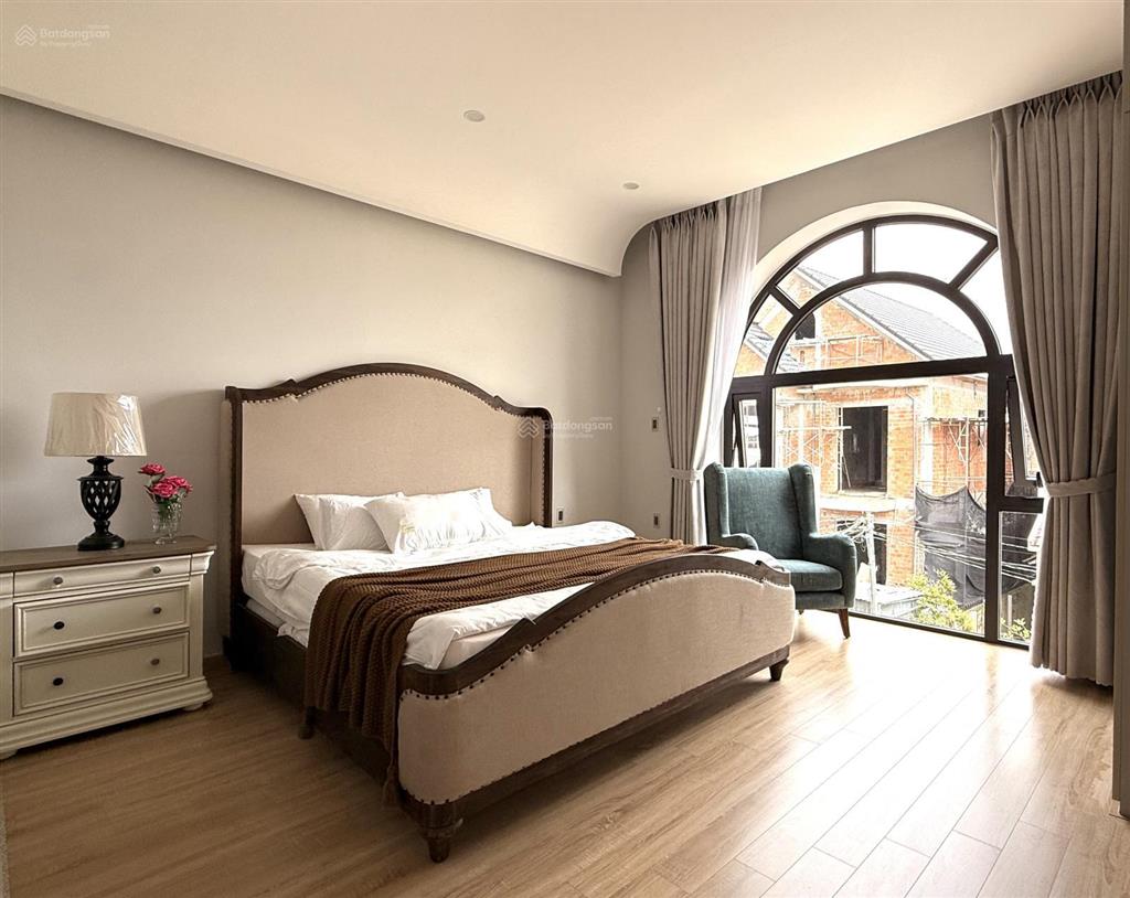 Bán villa châu âu có hồ bơi nam hồ đà lạt mới xây