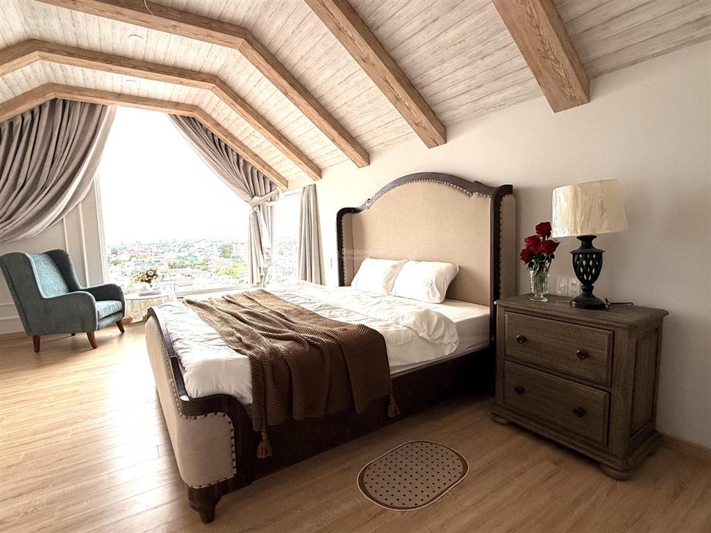 Bán villa châu âu có hồ bơi nam hồ đà lạt mới xây