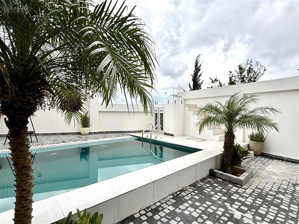 Bán villa châu âu có hồ bơi nam hồ đà lạt mới xây