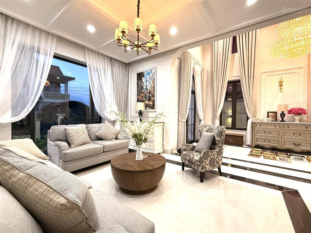 Bán villa châu âu có hồ bơi nam hồ đà lạt mới xây