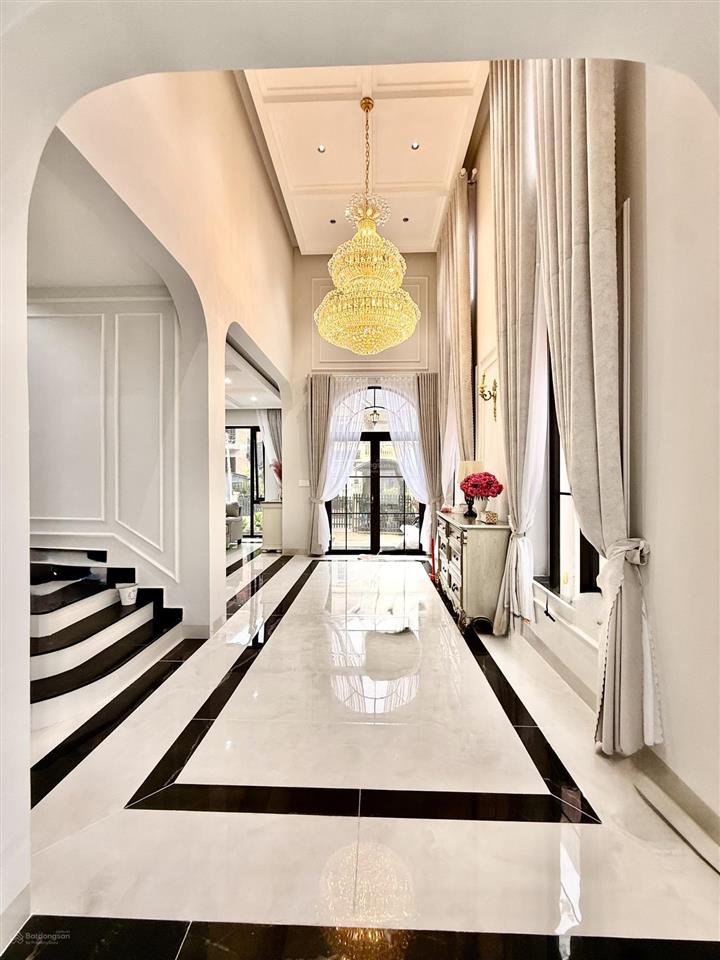 Bán villa châu âu có hồ bơi nam hồ đà lạt mới xây