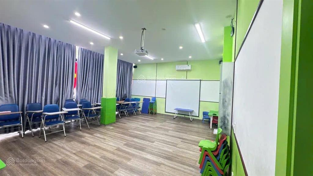 Bán nhà 4 tầng phan đăng lưu ngang 7,5m giá sập hầm