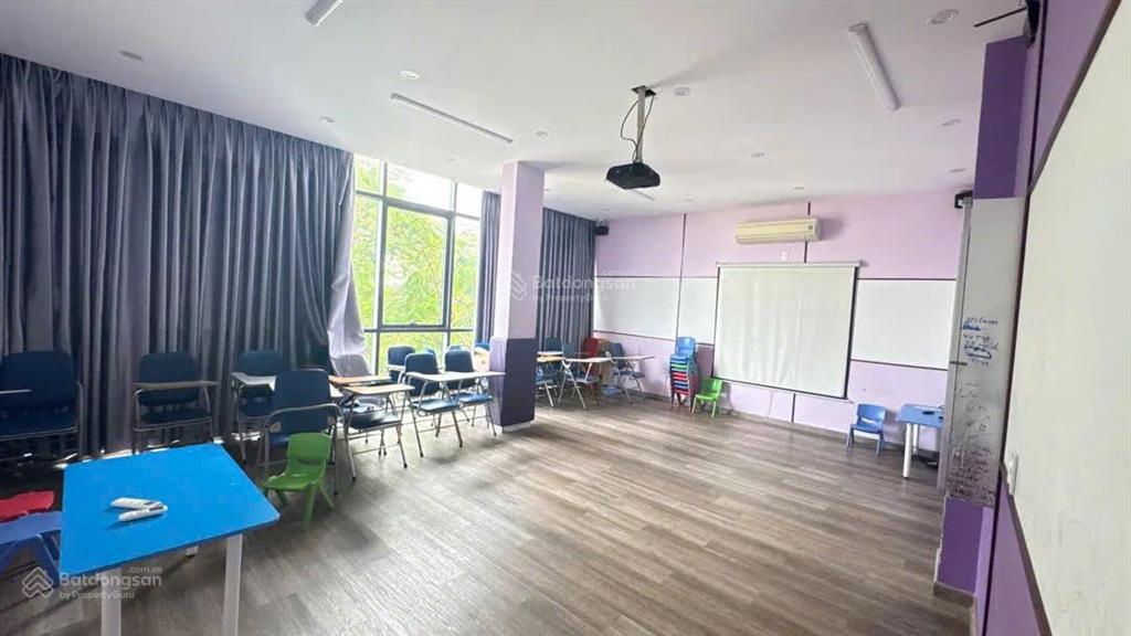 Bán nhà 4 tầng phan đăng lưu ngang 7,5m giá sập hầm