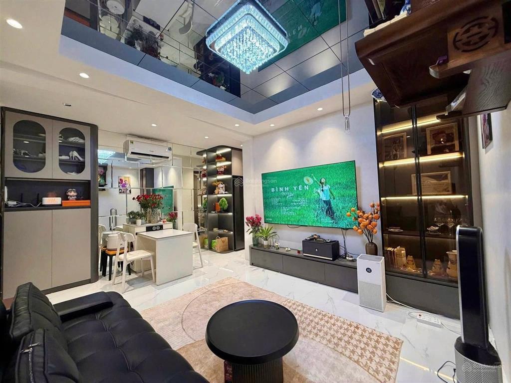 Bán căn hộ 2 phòng ngủ  full nội thất  phố chùa láng  tt đống đa  về ở luôn đón tết  sổ đỏ đẹp