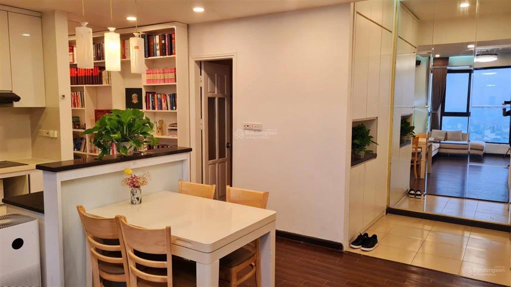 Bán gấp căn hộ lô góc ngã 4 sở  2n2wc  phố hoàng văn thái  tt thanh xuân  ở luôn  sổ lâu dài