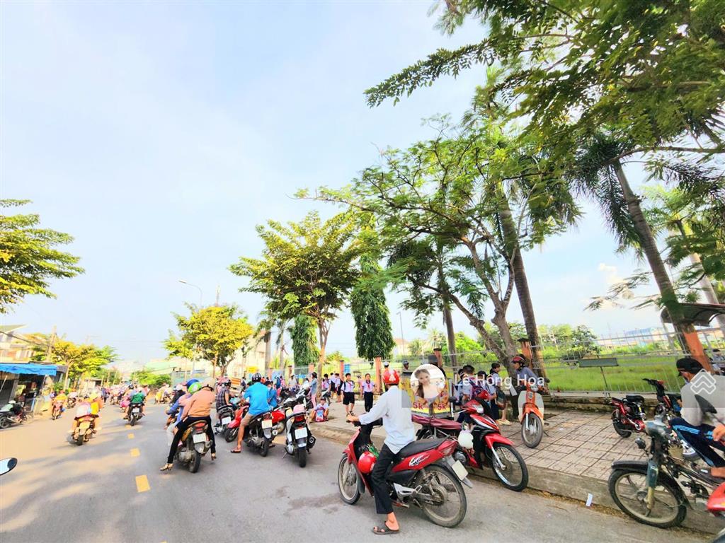 Đất chính chủ sổ đỏ sang tên ngay chợ rạch kiến long hoà 100m2 chỉ 1 tỷ 580. ngân hàng hỗ trợ 70%
