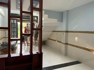 10 triệu/tháng  1 trệt 2 lầu 3 phòng ngủ 3wc sân thượng đường xe hơi nguyễn xiển cạnh vinhome q.9