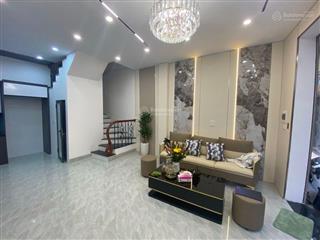 Bán nhà đền lừ , 38m 6t, phân lô, ở sướng, nhà mới đón tết, oto đỗ, ngõ thông