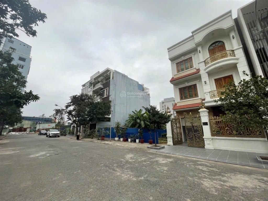 Chuyển nhượng lô đất 126m2 lô 2 lê hồng phong, ngay sau tòa cpn, giá chỉ 100 triệu/m2