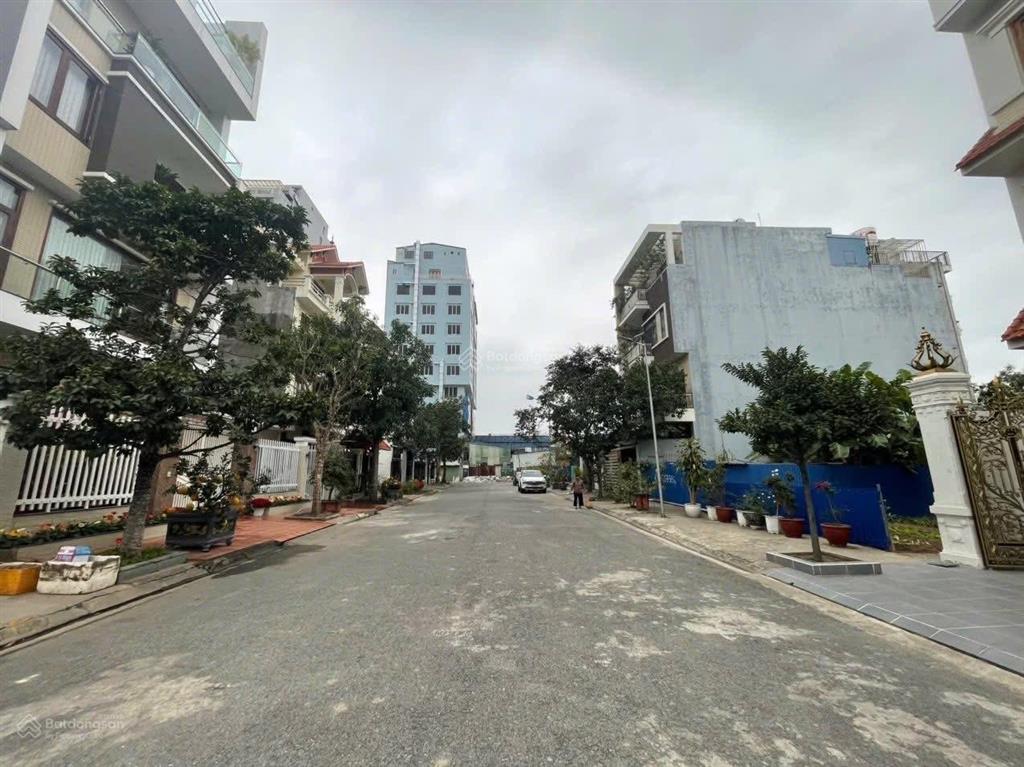 Chuyển nhượng lô đất 126m2 lô 2 lê hồng phong, ngay sau tòa cpn, giá chỉ 100 triệu/m2