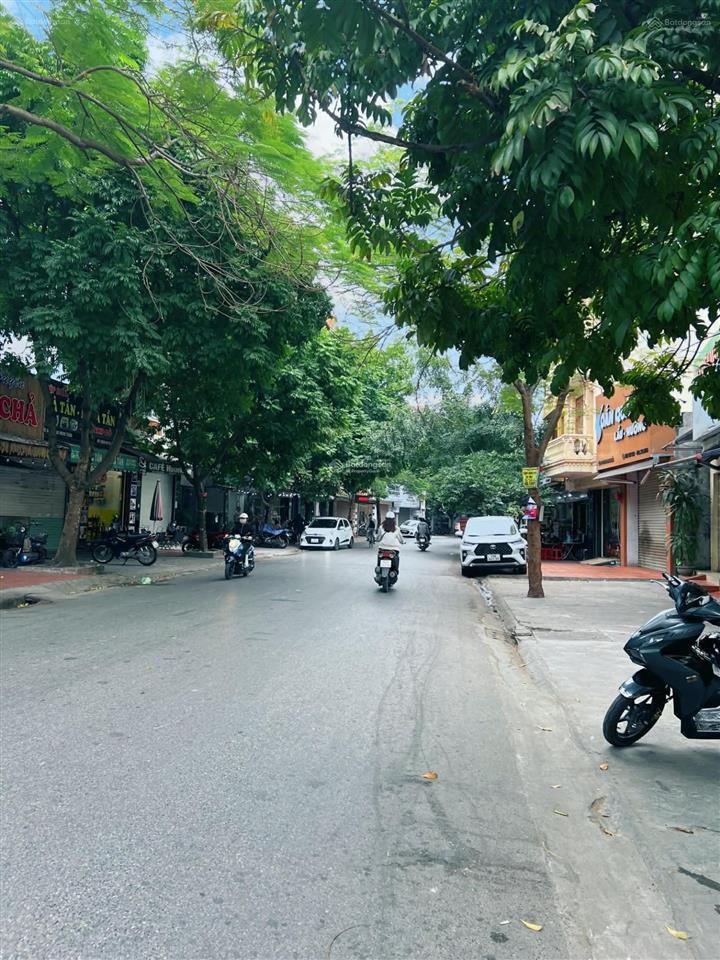 Bán nhà mặt đường hàng kênh, dt 64m2 mặt tiền 3,9m giá bán 9,5 tỷ