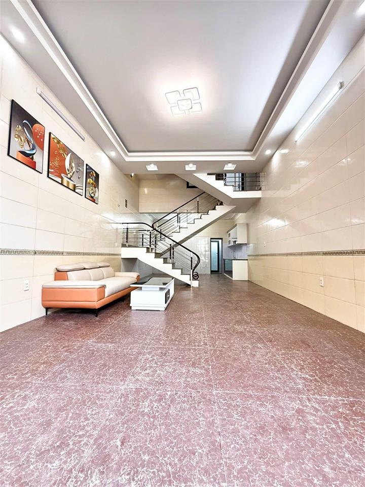 Bán nhà mặt tiền rộng 4,8m mặt đường chợ hàng, vị trí đẹp trung tâm chợ