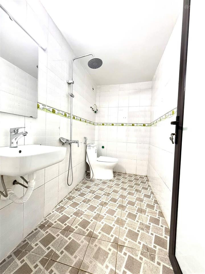 Bán nhà mặt tiền rộng 4,8m mặt đường chợ hàng, vị trí đẹp trung tâm chợ