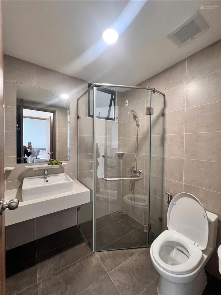 Bán căn akari 2pn sổ hồng, view nội khu công viên hồ bơi bao mát đẹp, ht vay