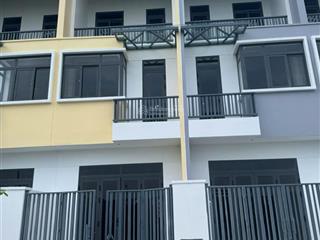 Bán nhanh nhà 1 trệt 2 lầu mới xây huyện trảng bàng giá 1tỷ900tr  sổ hồng, có hỗ trợ vay ngân hàng