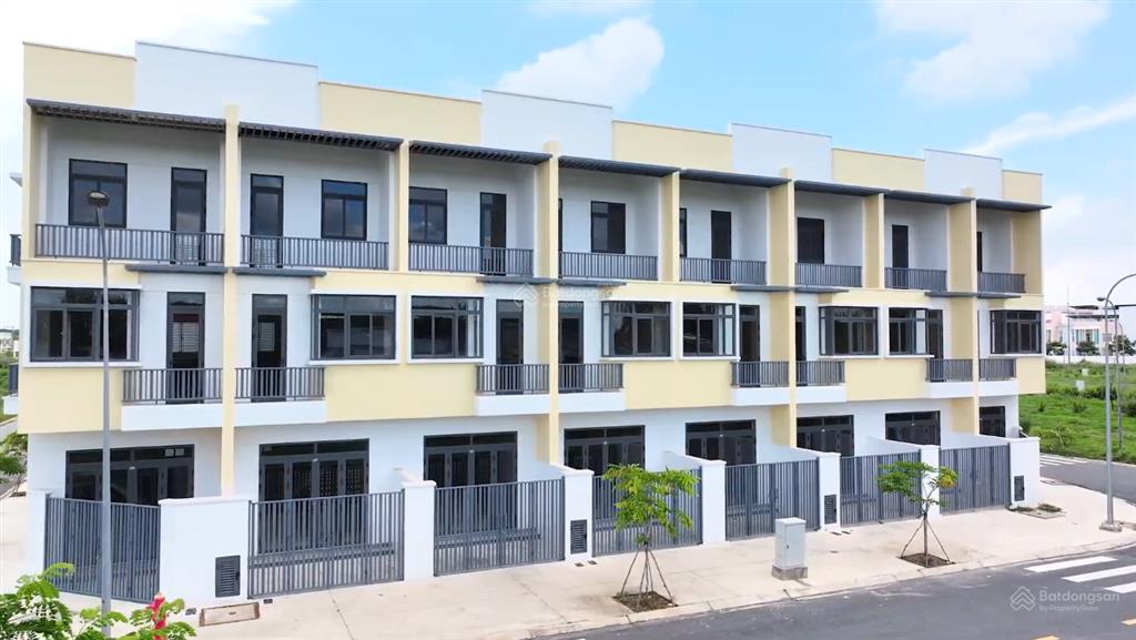 Chính chủ chuyển nhượng lại căn nhà 3 tầng 148m2 kdc phước đông giá 2 tỷ sổ sẵn công chứng ngay