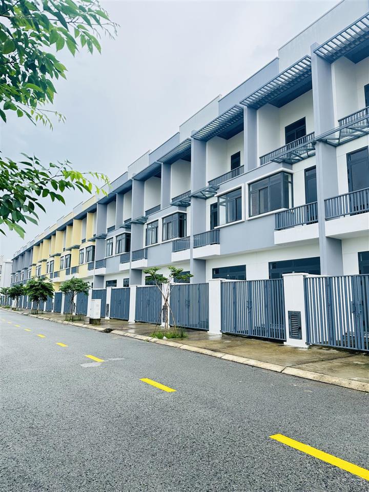 Chính chủ gửi bán gấp căn 1 trệt 1 lầu giá 1tỷ7 trong kcn phước đông  sổ riêng lâu dài